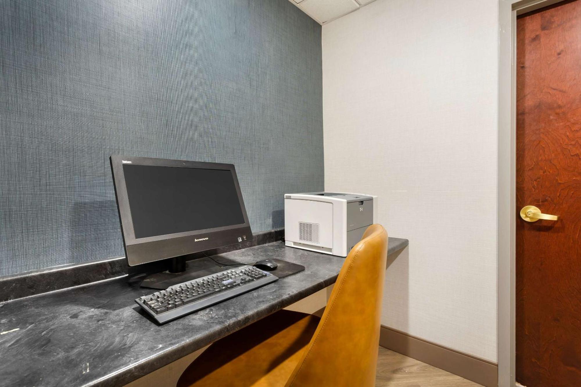 Hotel Comfort - South River 3*