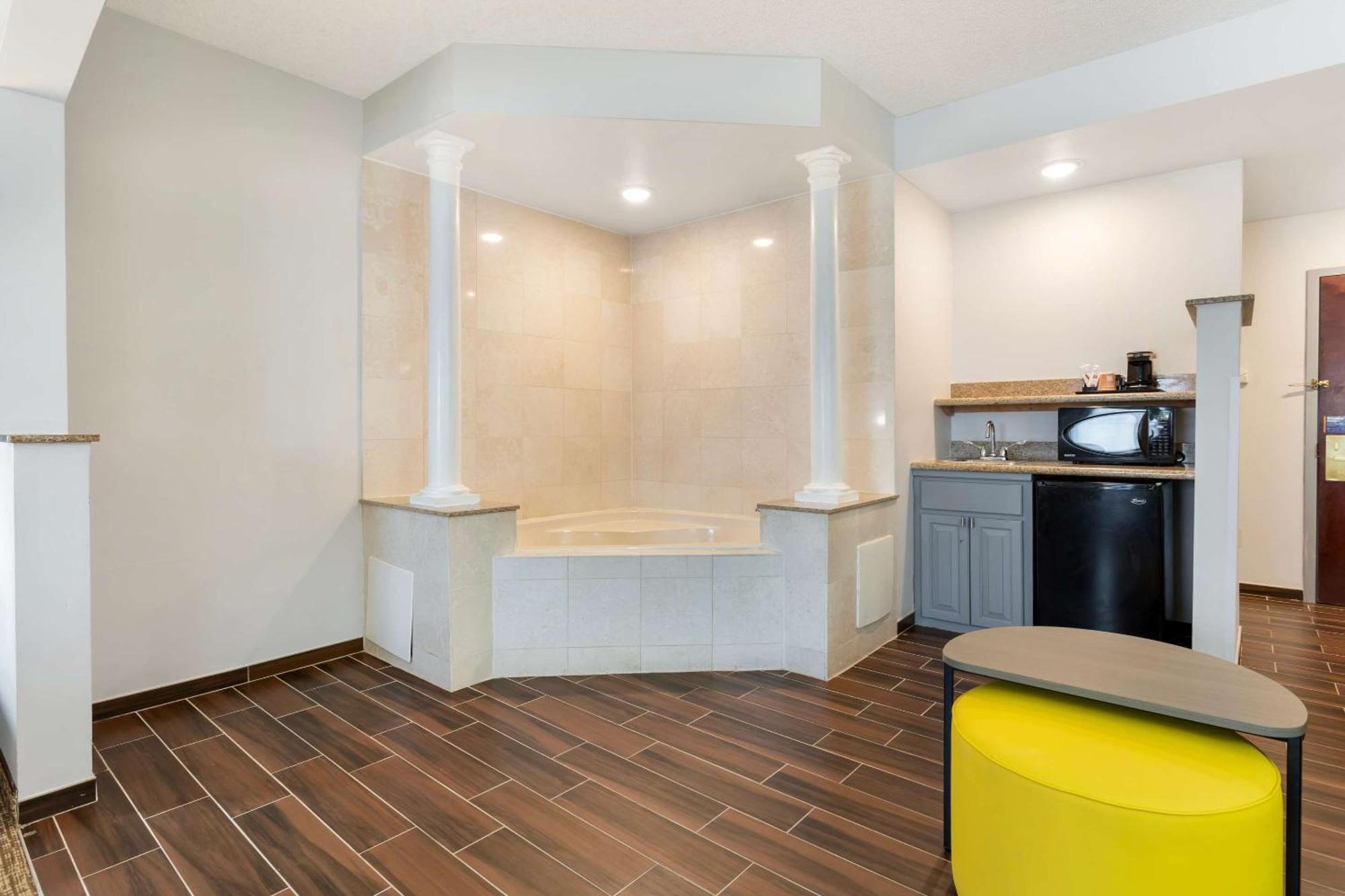 Comfort - South River 3* East Brunswick