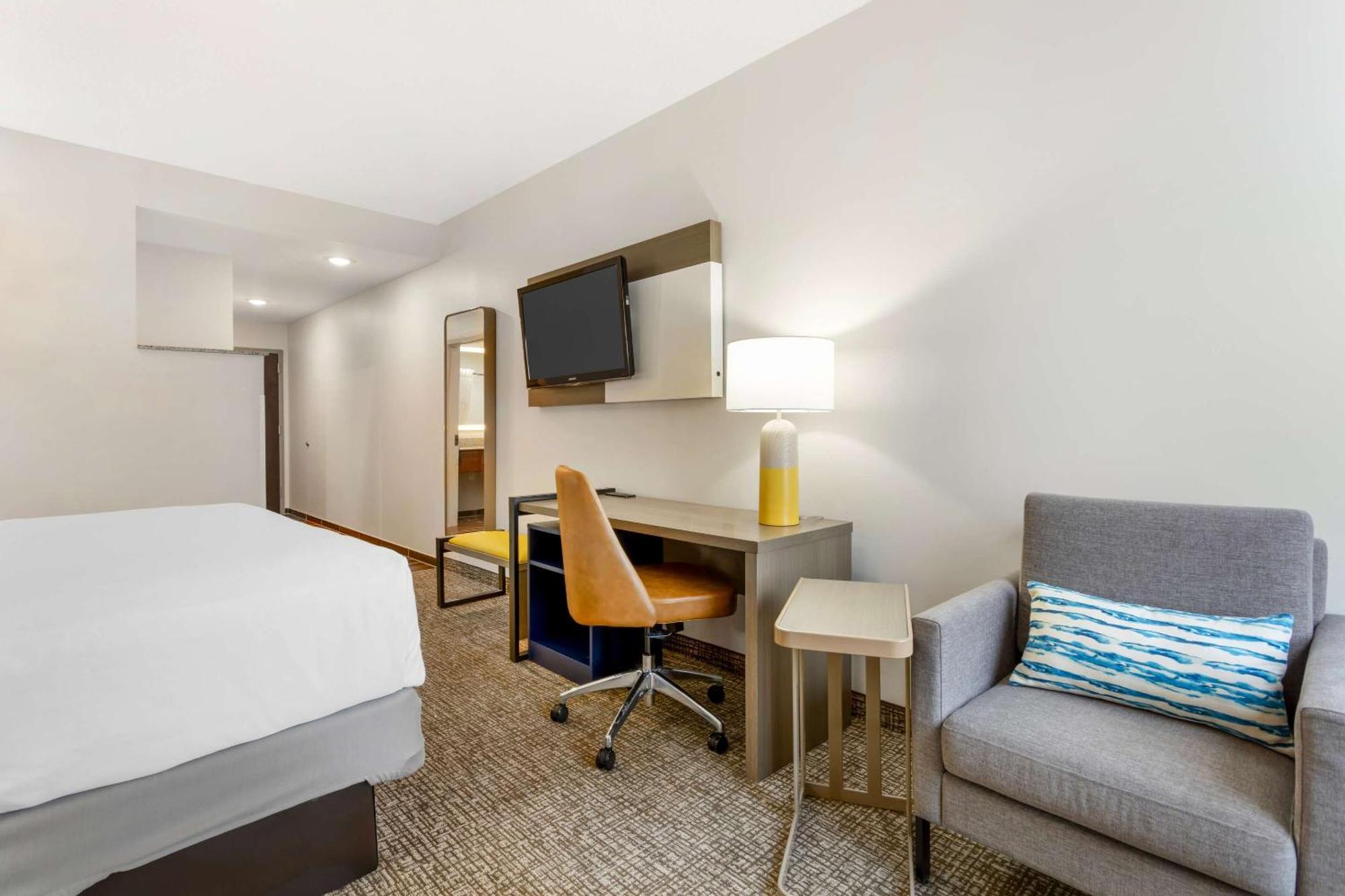 Comfort - South River Hotel 3*