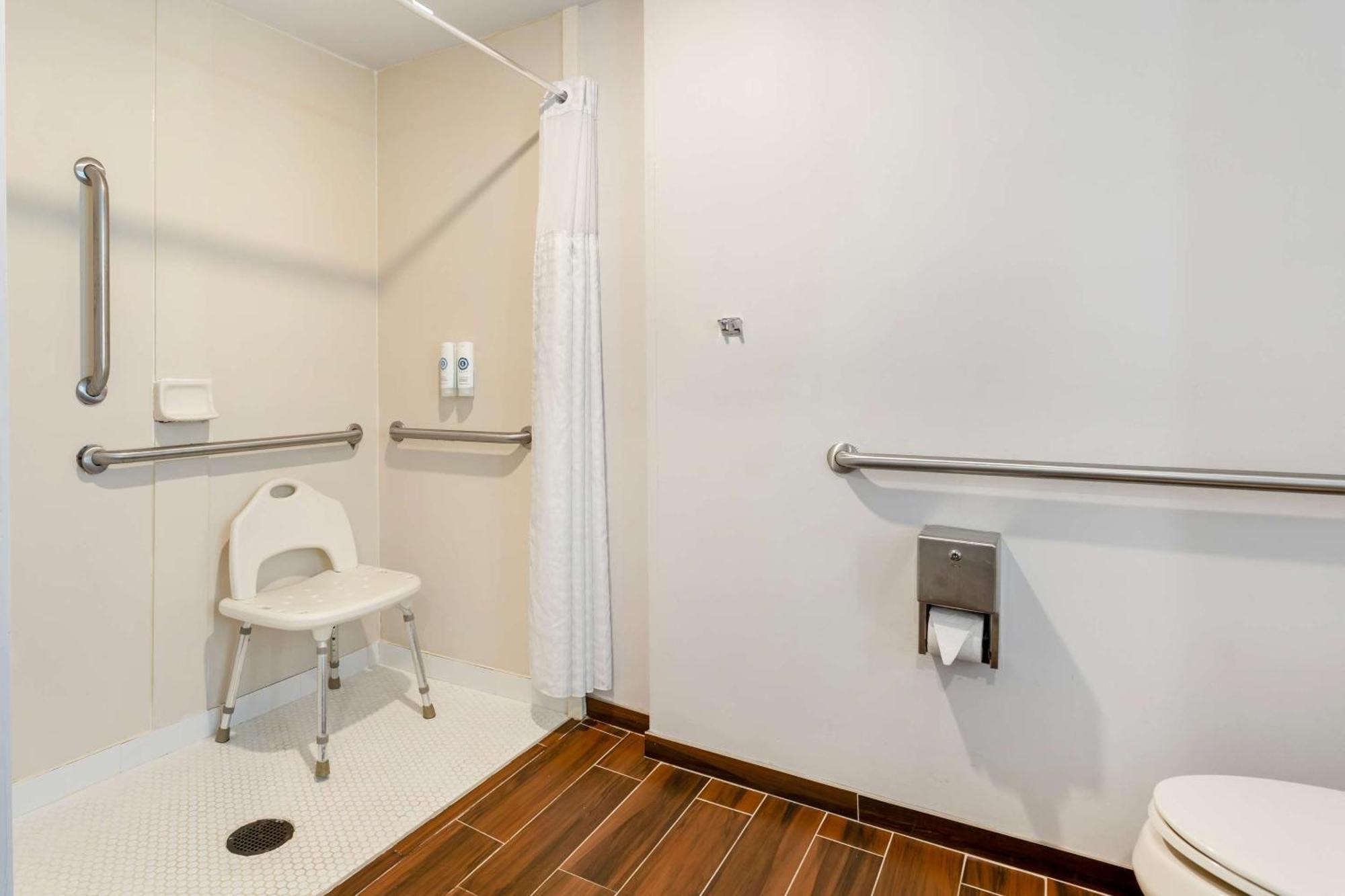 Comfort - South River 3*