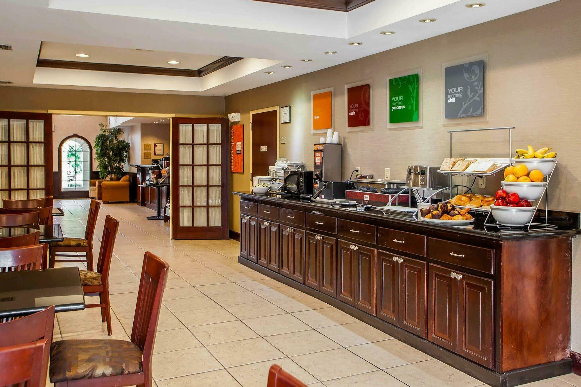 Hotel Comfort - South River 3*